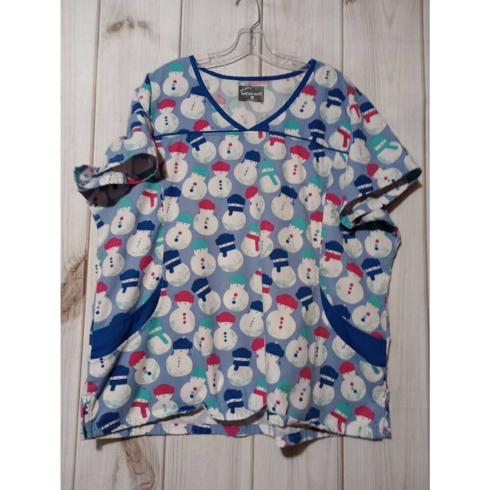 Butter-soft Scrub Top Ladies 2x Blue Snowman Snow